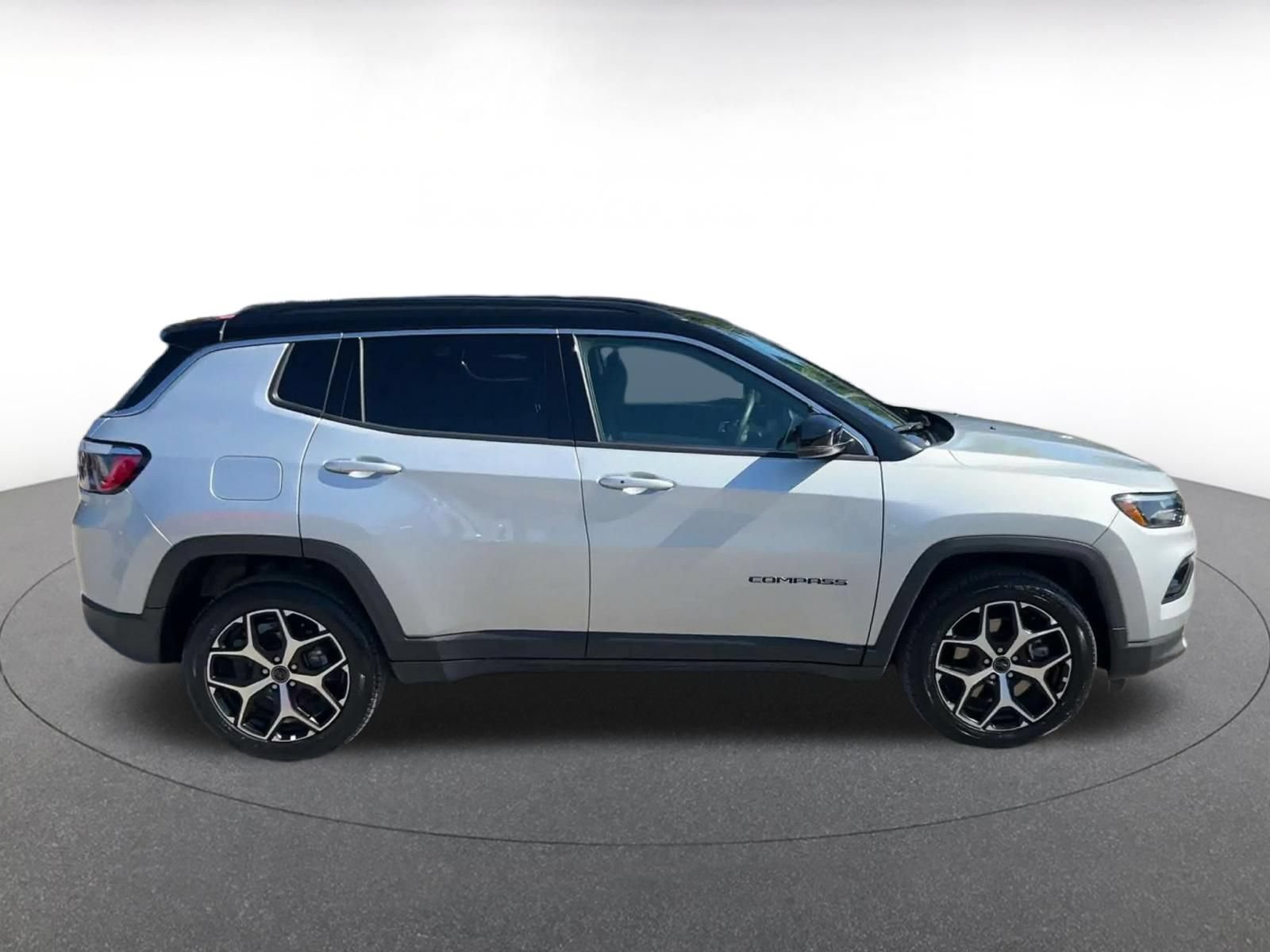 Used 2025 Jeep Compass Limited AWD/4WD image 15