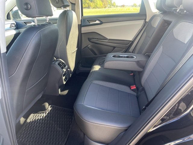 Used 2024 Volkswagen Taos SE image 9