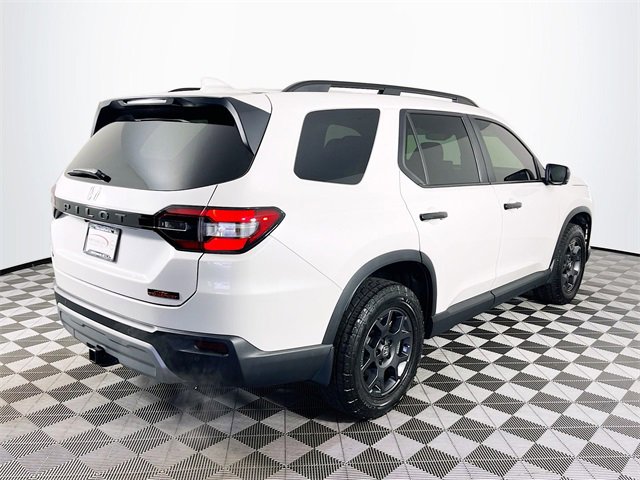 Used 2025 Honda Pilot TrailSport image 8