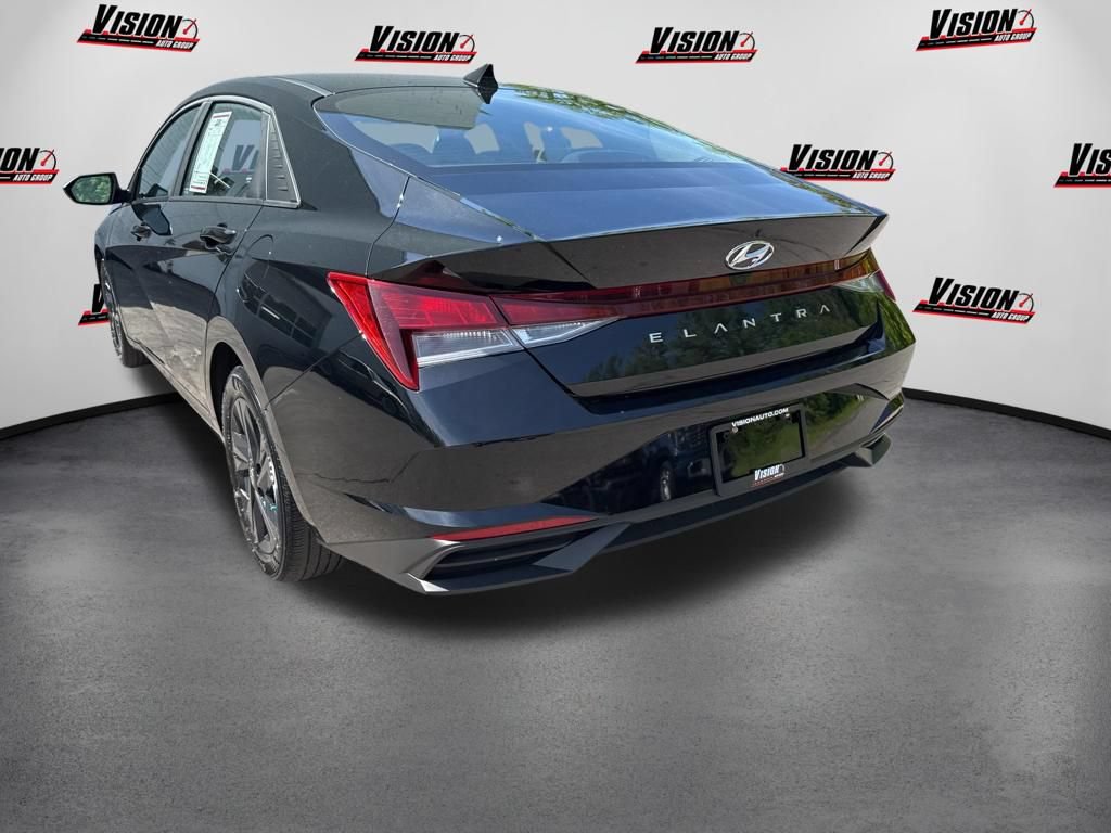 Used 2023 Hyundai Elantra SEL w/ Preferred Accessory Package FWD image 7