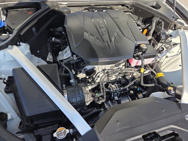 Used 2025 Genesis G70 2.5T RWD image 20