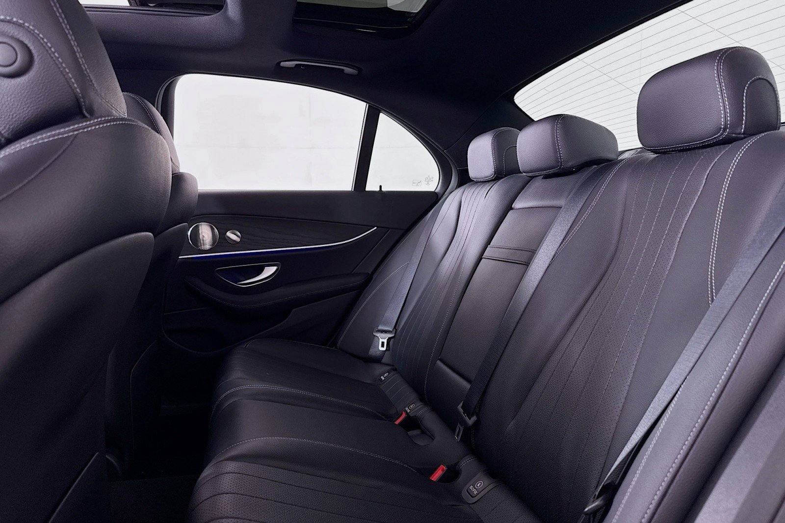 Used 2022 Mercedes-Benz E 350 4MATIC Sedan image 8