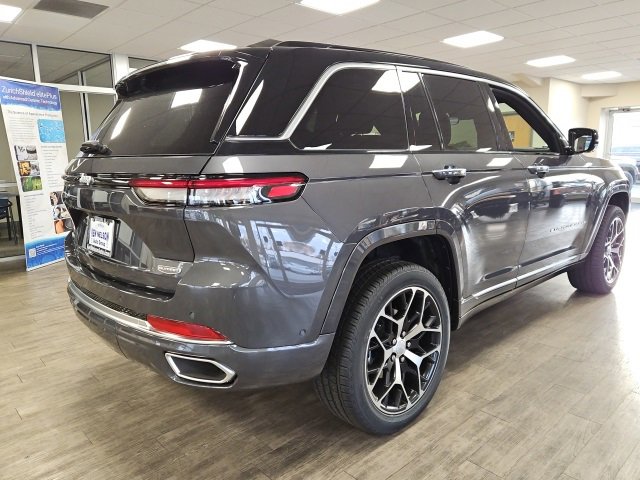 New 2025 Jeep Grand Cherokee Summit image 7