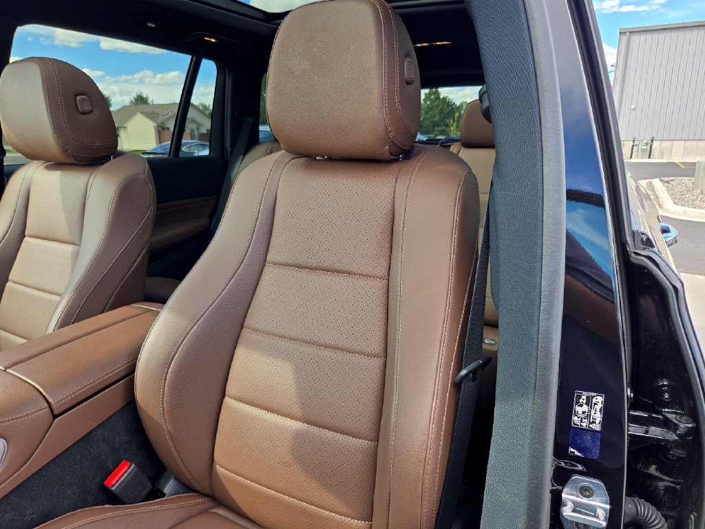 Used 2025 Mercedes-Benz GLS 450 4MATIC image 12