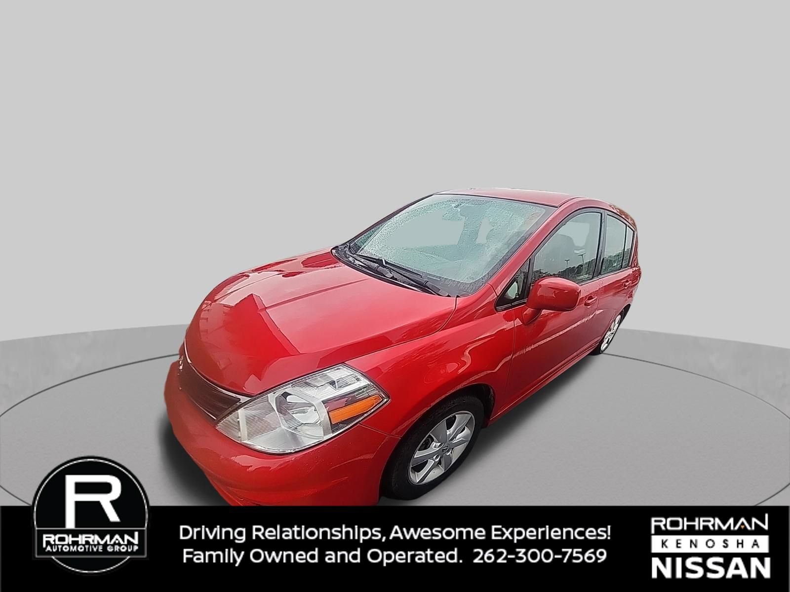 Used 2010 Nissan Versa Hatchback w/ Premium Pkg FWD image 3