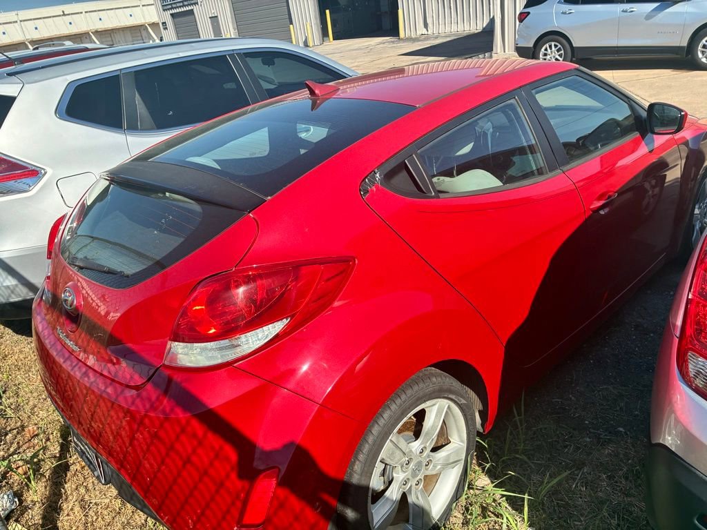 Used 2013 Hyundai Veloster image 4