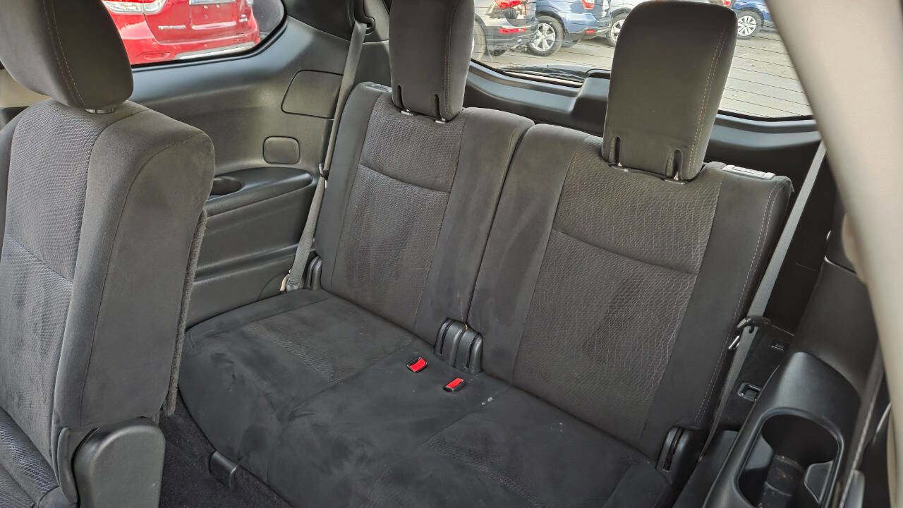 Used 2015 Nissan Pathfinder SV w/ Cargo Package image 34