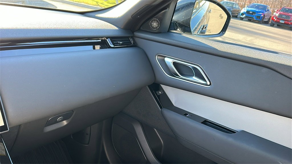 Certified 2025 Land Rover Range Rover Velar S image 18