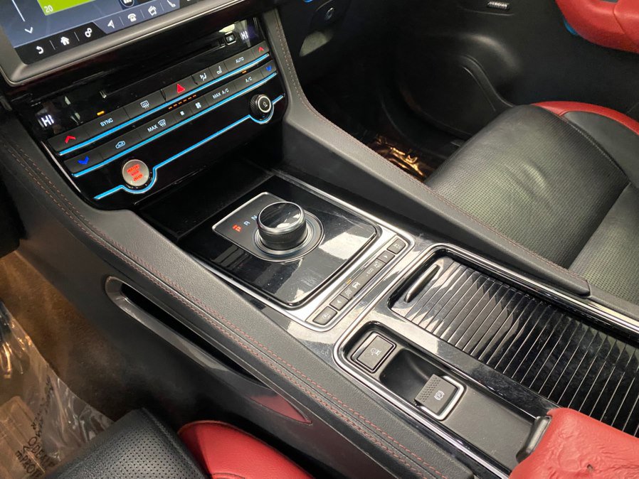 Used 2020 Jaguar F-PACE S image 27