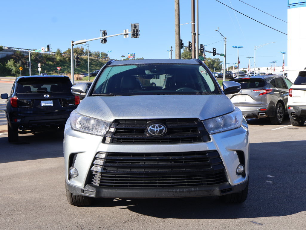 Used 2017 Toyota Highlander SE AWD/4WD image 2