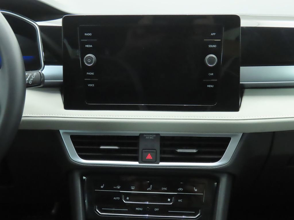 Used 2025 Volkswagen Taos SE w/ Panoramic Sunroof Package image 14