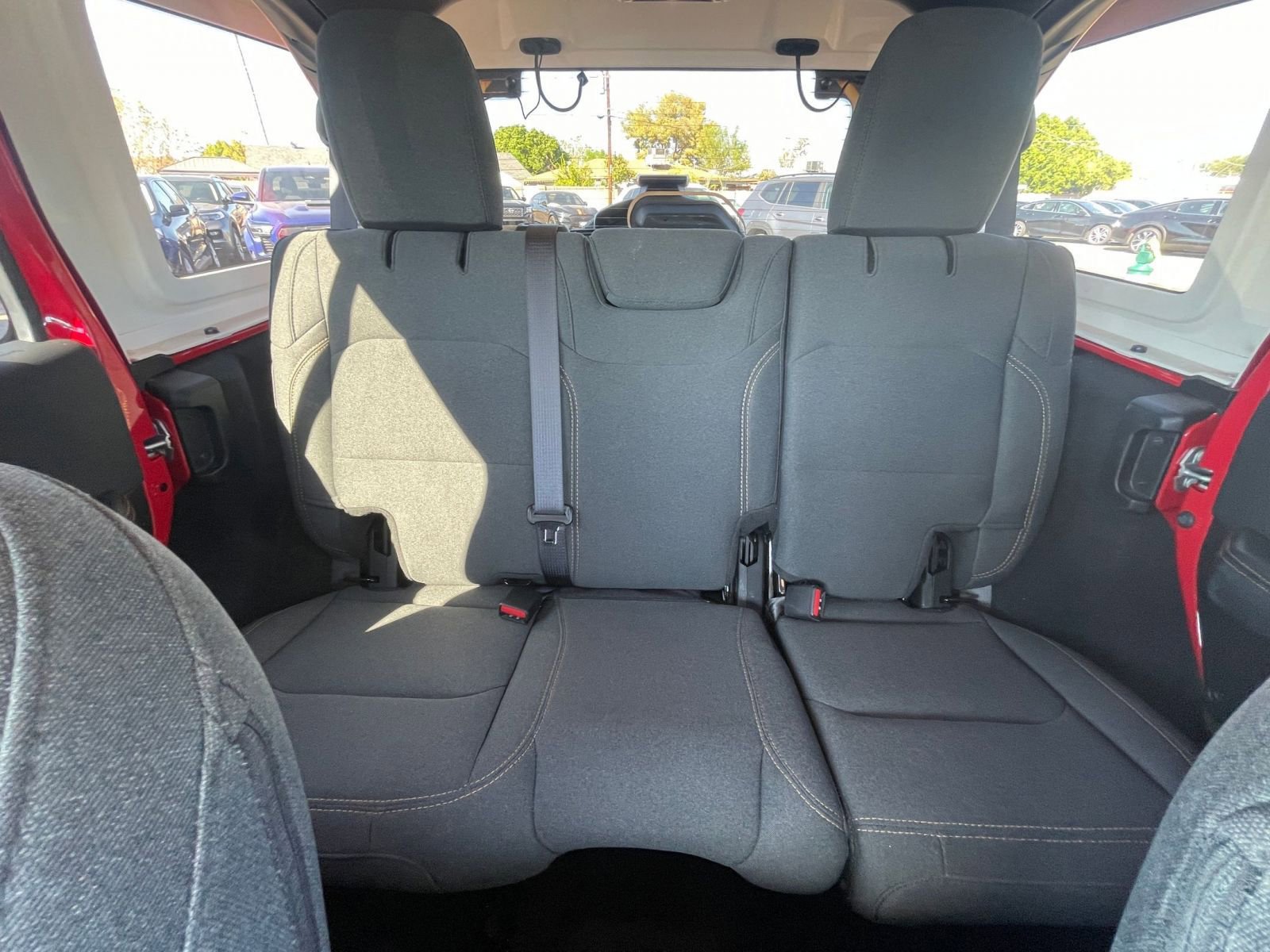 Used 2025 Jeep Wrangler Sahara image 37