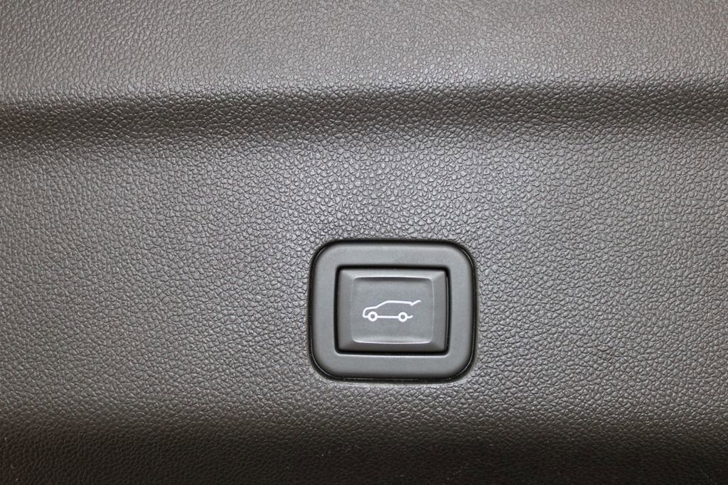 Used 2023 GMC Yukon XL SLT w/ SLT Luxury Package RWD image 31
