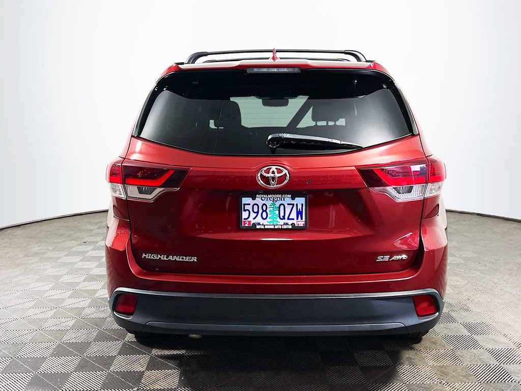 Certified 2019 Toyota Highlander SE AWD/4WD image 6