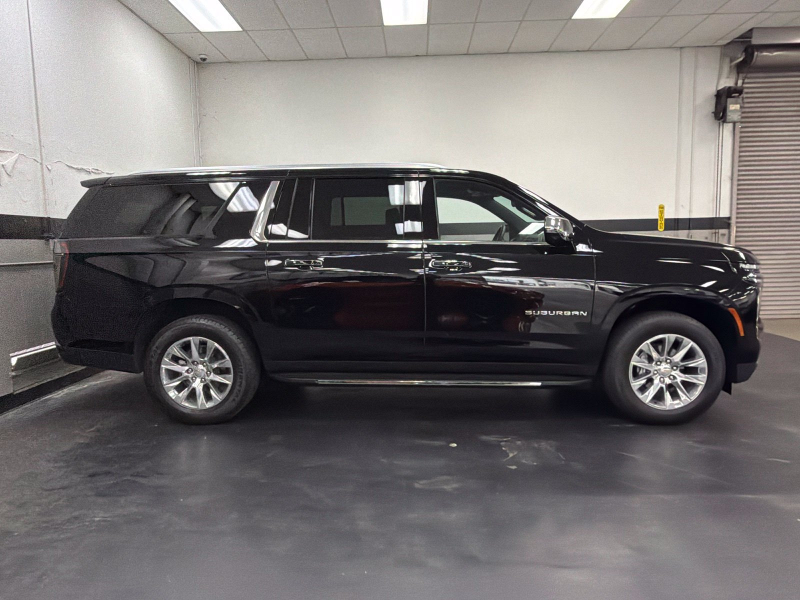 Used 2025 Chevrolet Suburban Premier w/ Sun And Tow Package AWD/4WD image 3