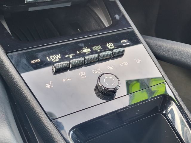 Used 2024 Porsche Cayenne image 19