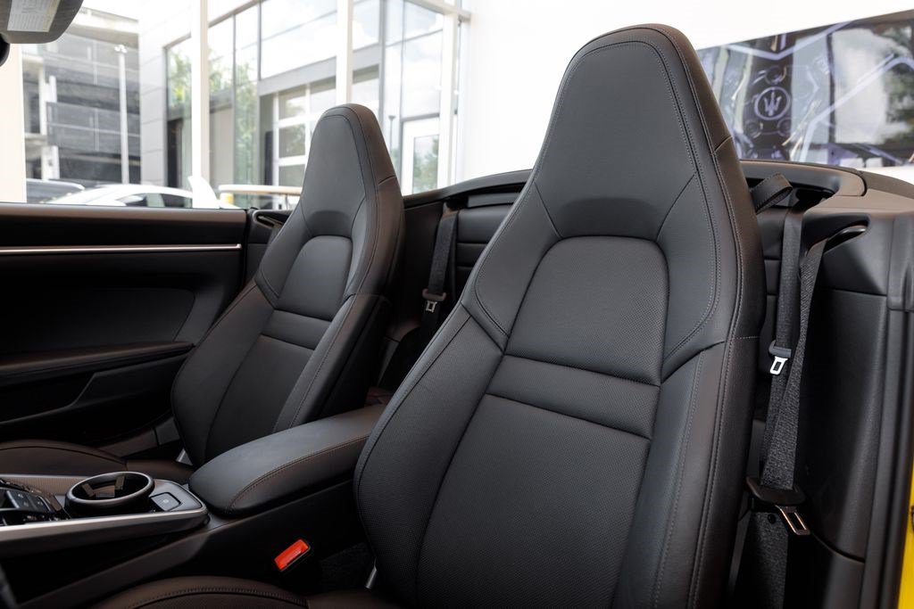 Used 2022 Porsche 911 Carrera RWD image 10