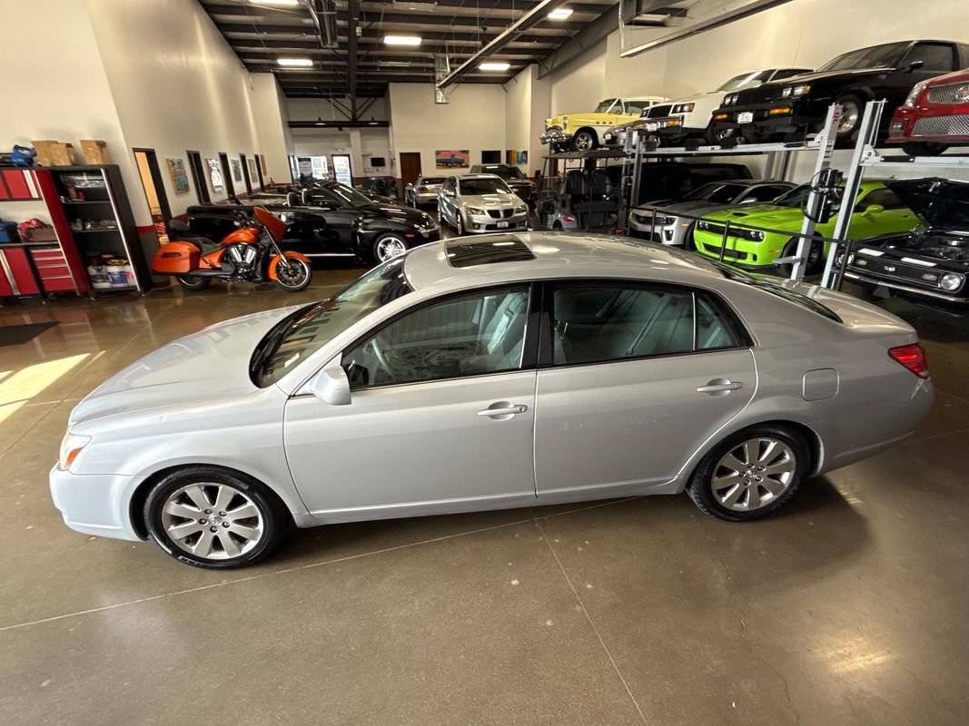 Used 2006 Toyota Avalon XLS image 24