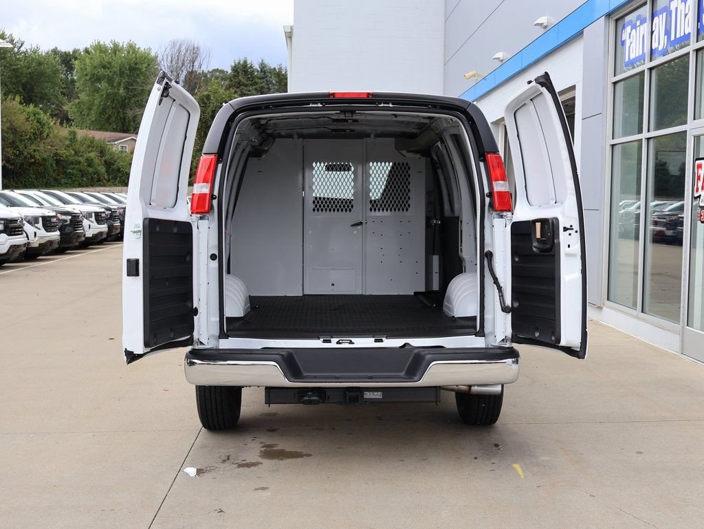 New 2025 GMC Savana 2500 w/ Enhanced Convenience Package RWD image 23