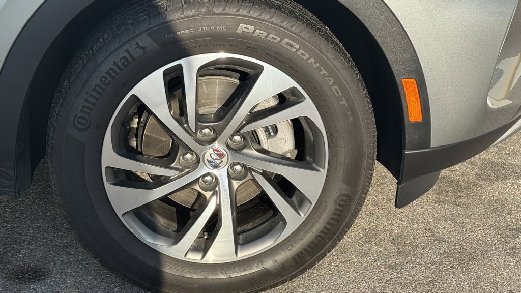 Used 2023 Buick Envision Essence image 3