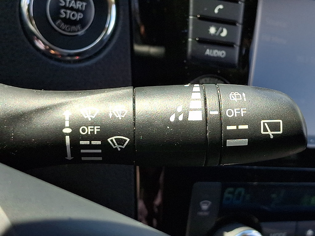 Used 2020 Nissan Rogue SV FWD image 24