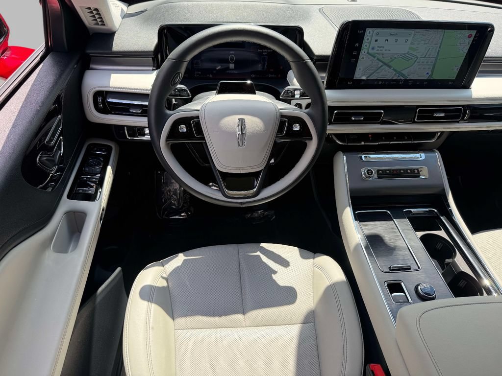 Used 2026 Lincoln Aviator AWD image 4
