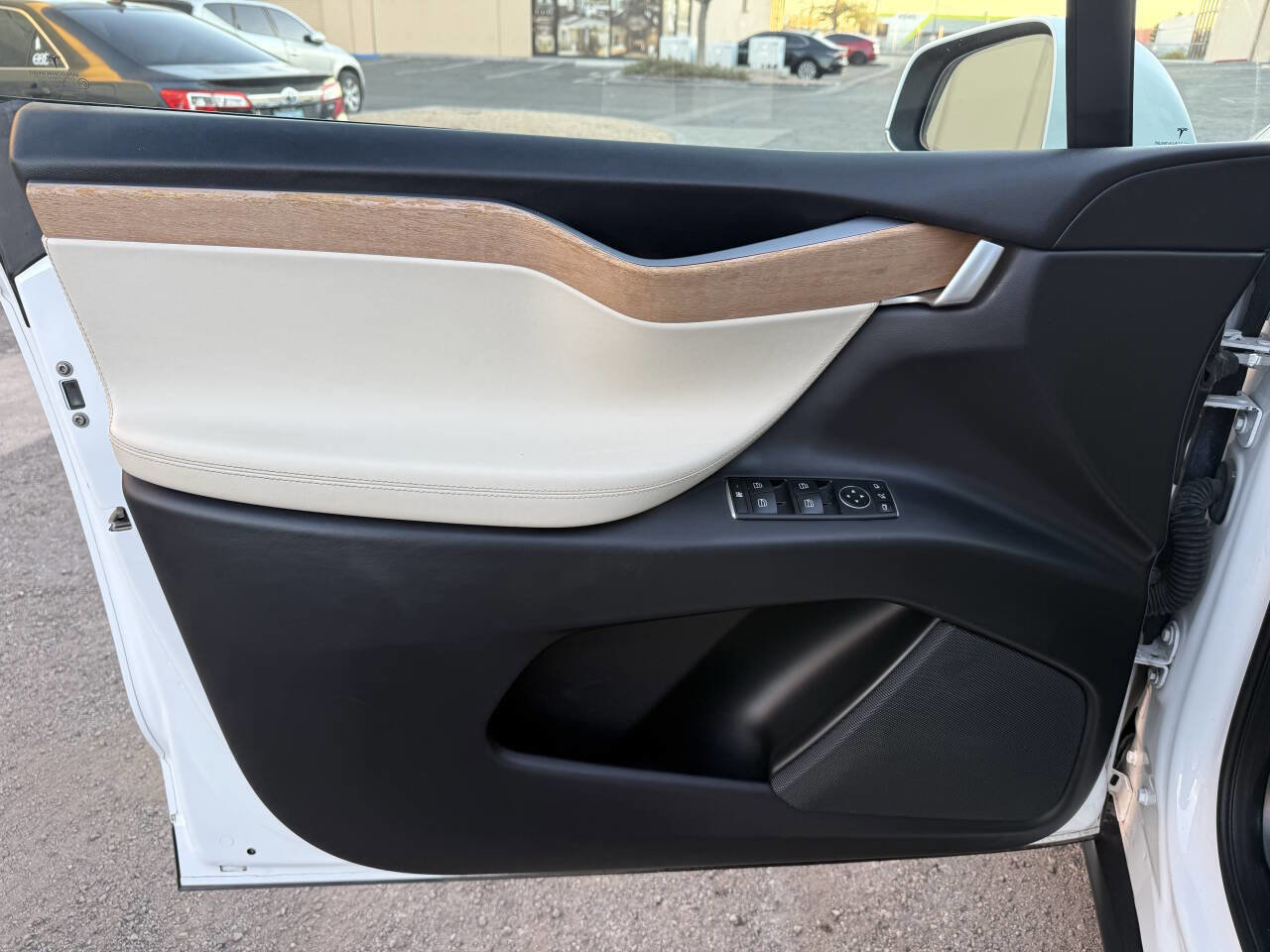 Used 2021 Tesla Model X Long Range image 22