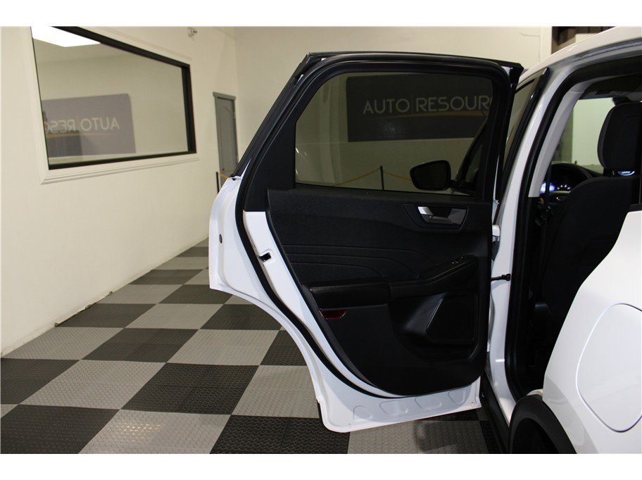 Used 2021 Ford Escape SE image 13