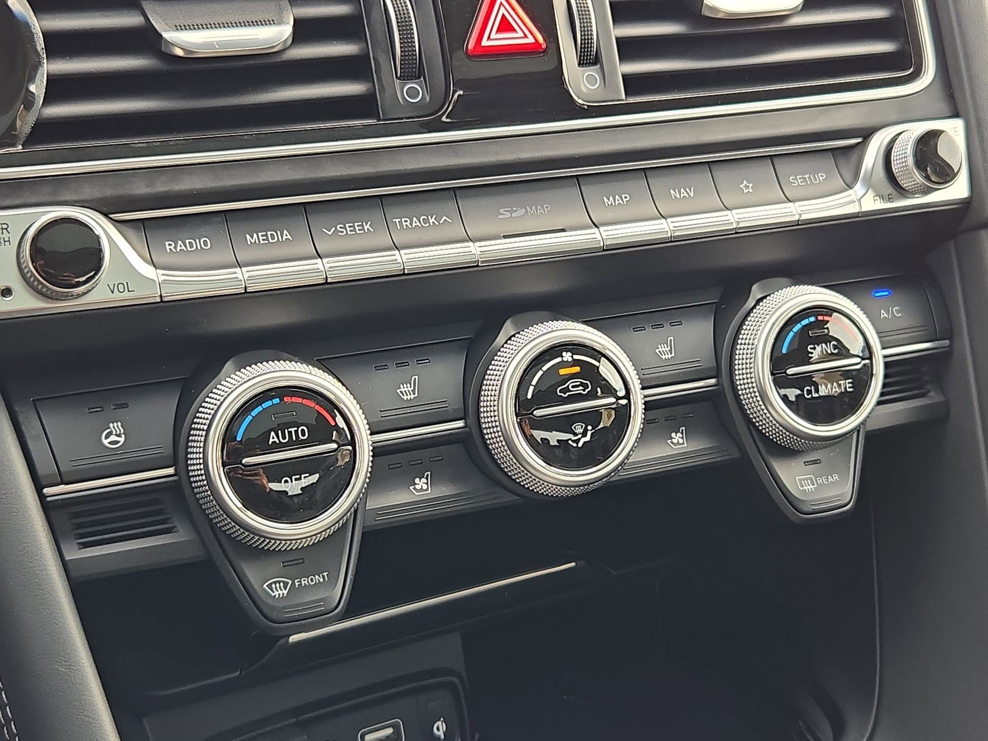 Used 2020 Genesis G70 3.3T w/ Prestige Package image 27