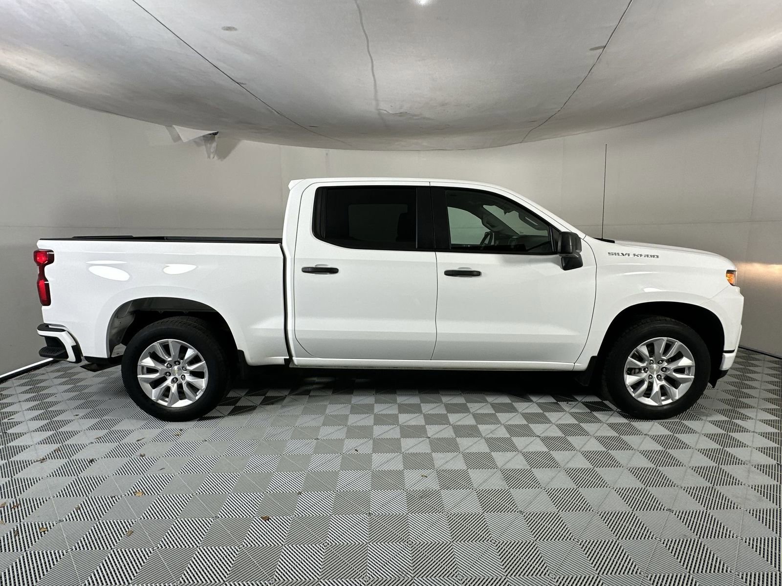 Used 2021 Chevrolet Silverado 1500 Custom RWD image 9