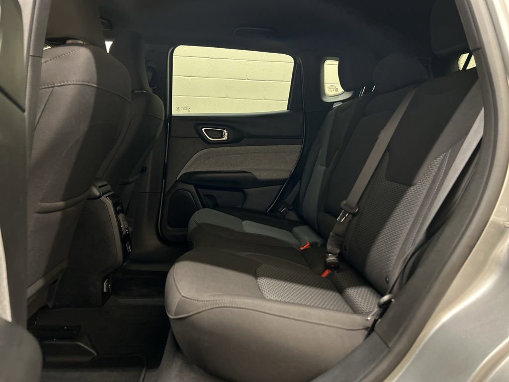 Used 2024 Jeep Compass Sport image 8