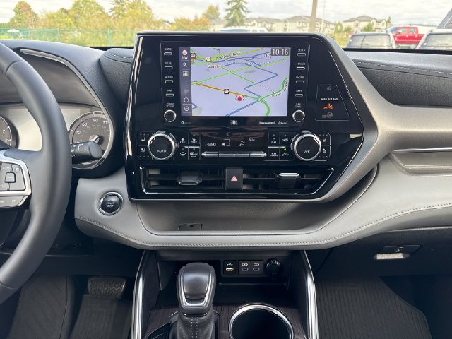 Used 2022 Toyota Highlander Limited AWD/4WD image 22
