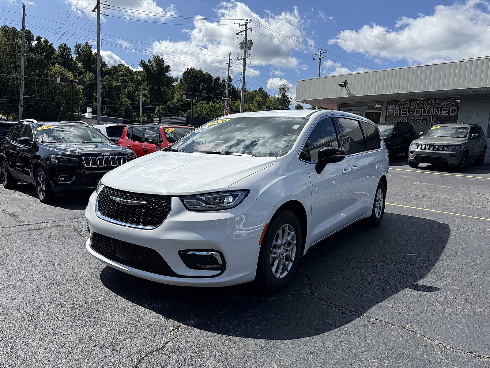 Certified 2026 Chrysler Pacifica Select FWD image 3
