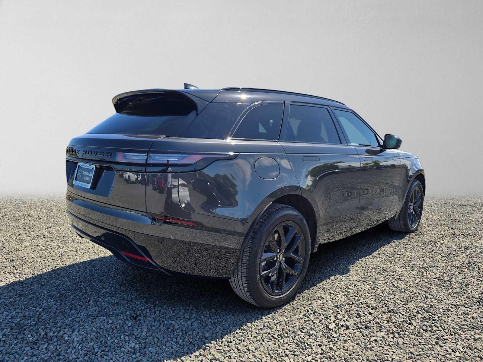 Used 2025 Land Rover Range Rover Velar Dynamic SE AWD/4WD image 3