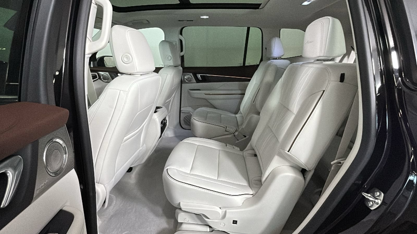 New 2026 Buick Enclave Avenir w/ Super Cruise Package AWD/4WD image 29