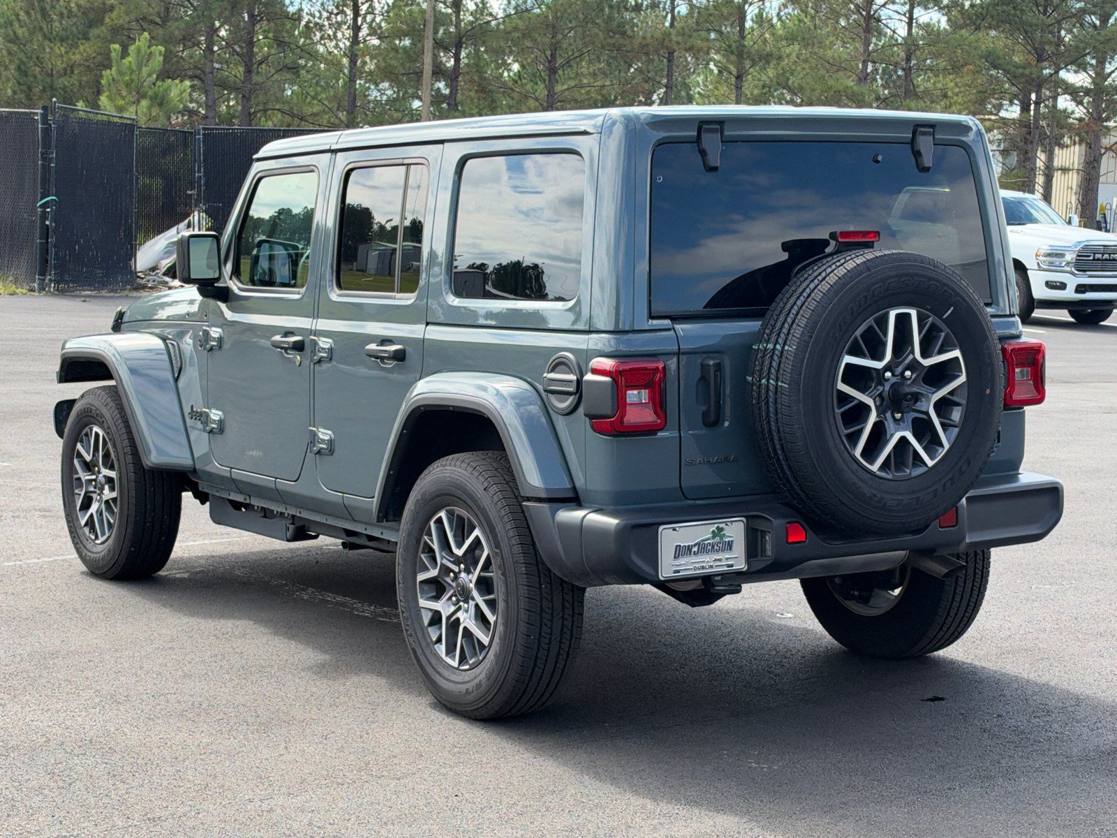 Used 2026 Jeep Wrangler Unlimited Sahara AWD/4WD image 7