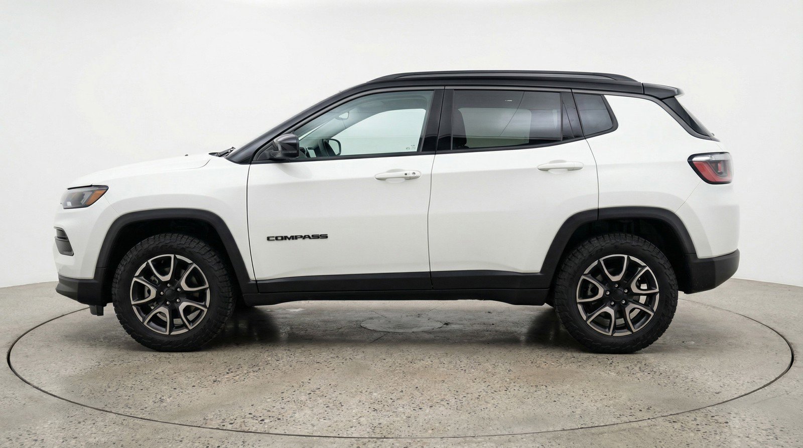 Used 2025 Jeep Compass Trailhawk AWD/4WD image 5