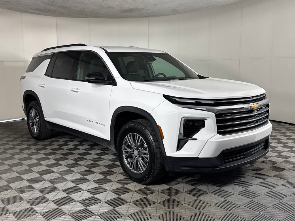 Certified 2026 Chevrolet Traverse LT AWD/4WD image 3
