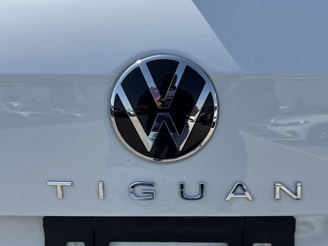 Certified 2024 Volkswagen Tiguan SE w/ Panoramic Sunroof Package AWD/4WD image 32