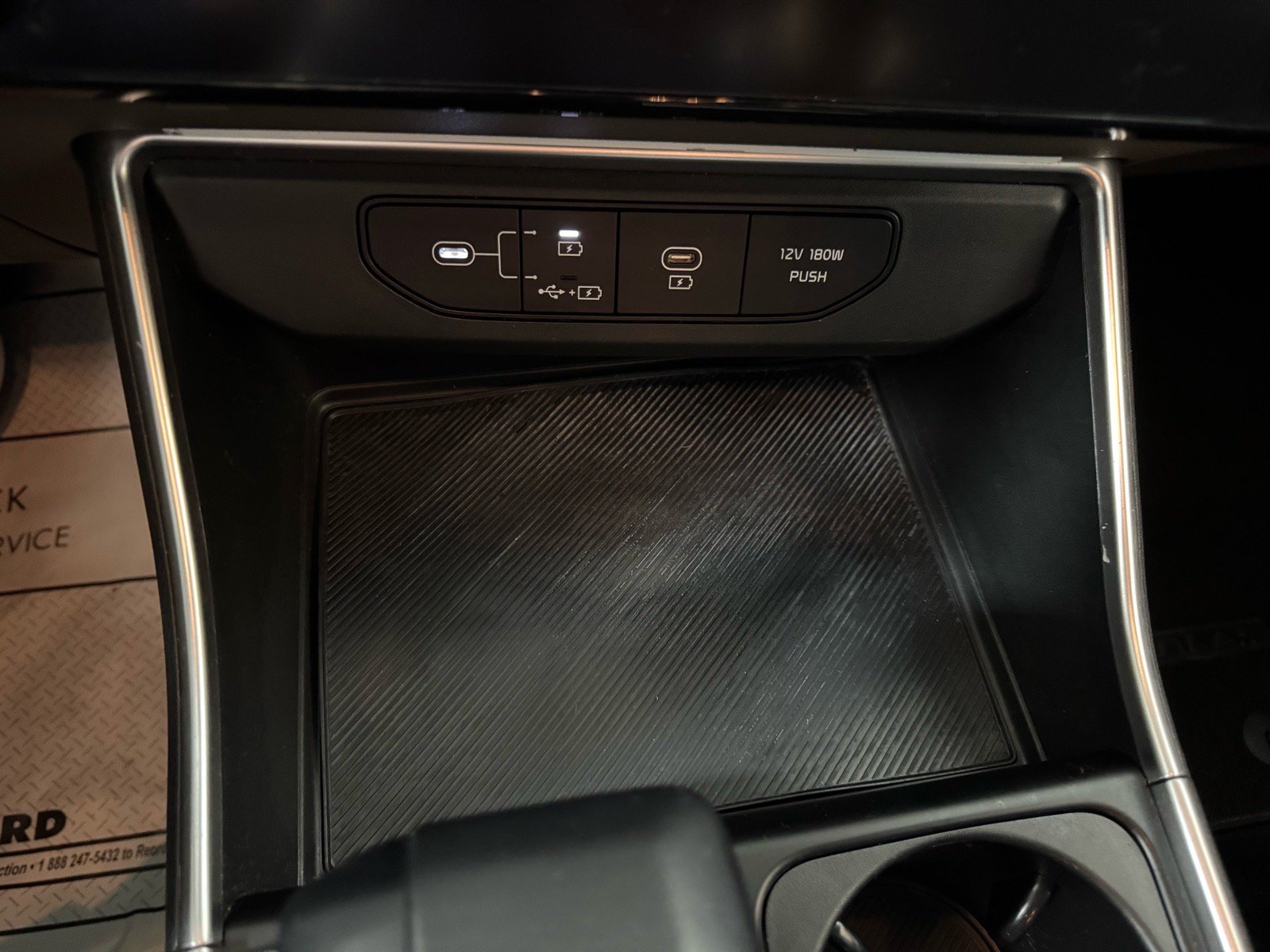 Used 2025 Kia Carnival FWD image 21