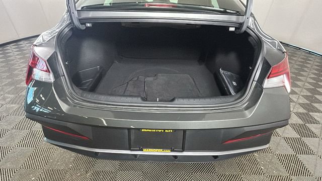 Used 2025 Hyundai Elantra SEL FWD image 28