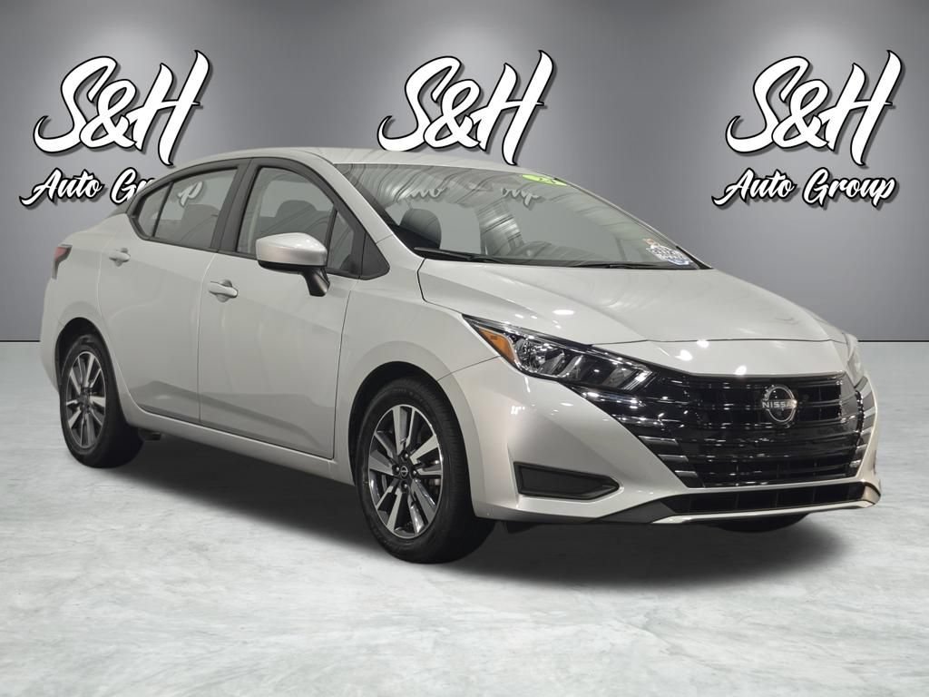 Used 2024 Nissan Versa SV FWD image 2