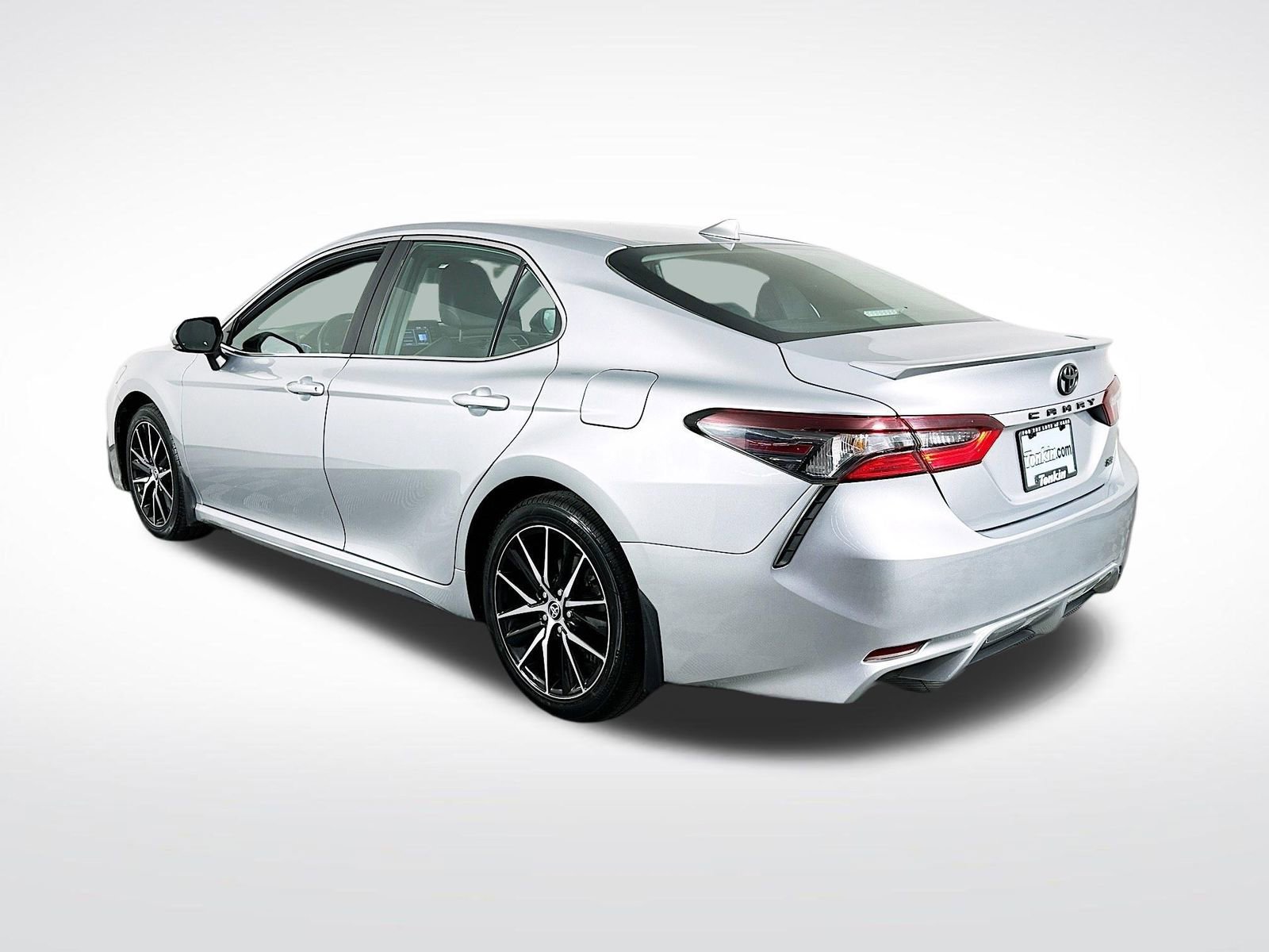 Used 2023 Toyota Camry SE image 6