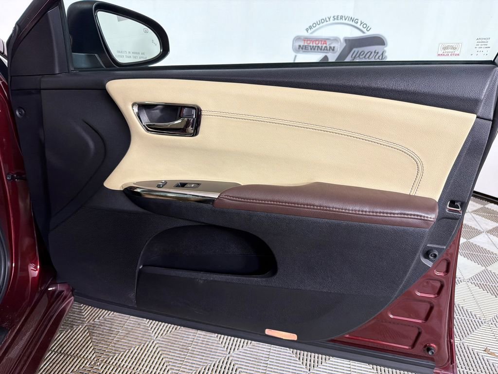 Used 2014 Toyota Avalon Limited FWD image 16