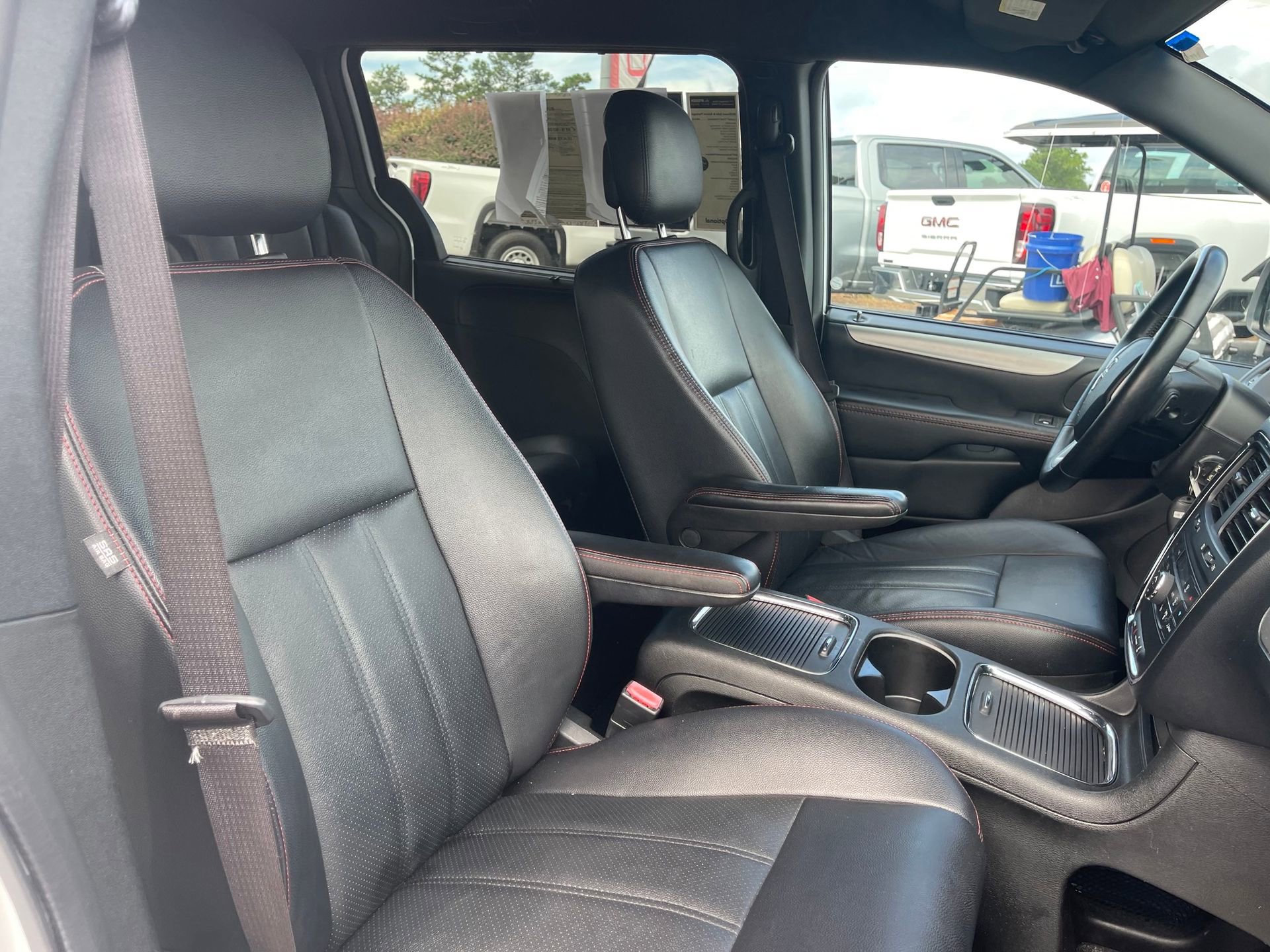 Used 2017 Dodge Grand Caravan GT image 27