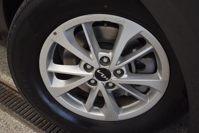Used 2024 Kia Carnival LX FWD image 25