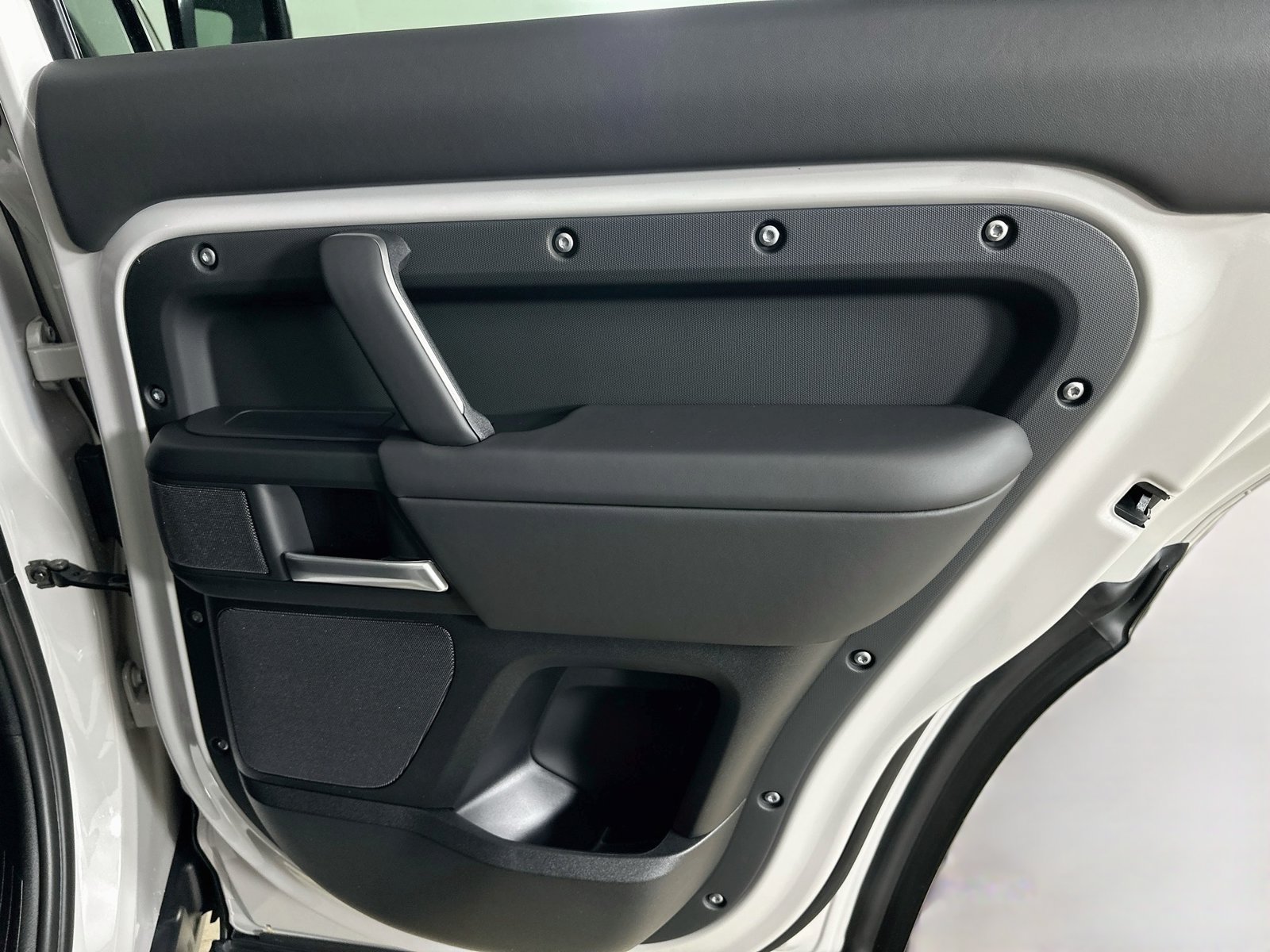 New 2026 Land Rover Defender 110 X-Dynamic SE AWD/4WD image 40