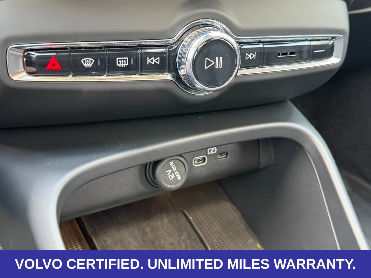 Certified 2026 Volvo XC40 B5 Plus AWD/4WD image 18