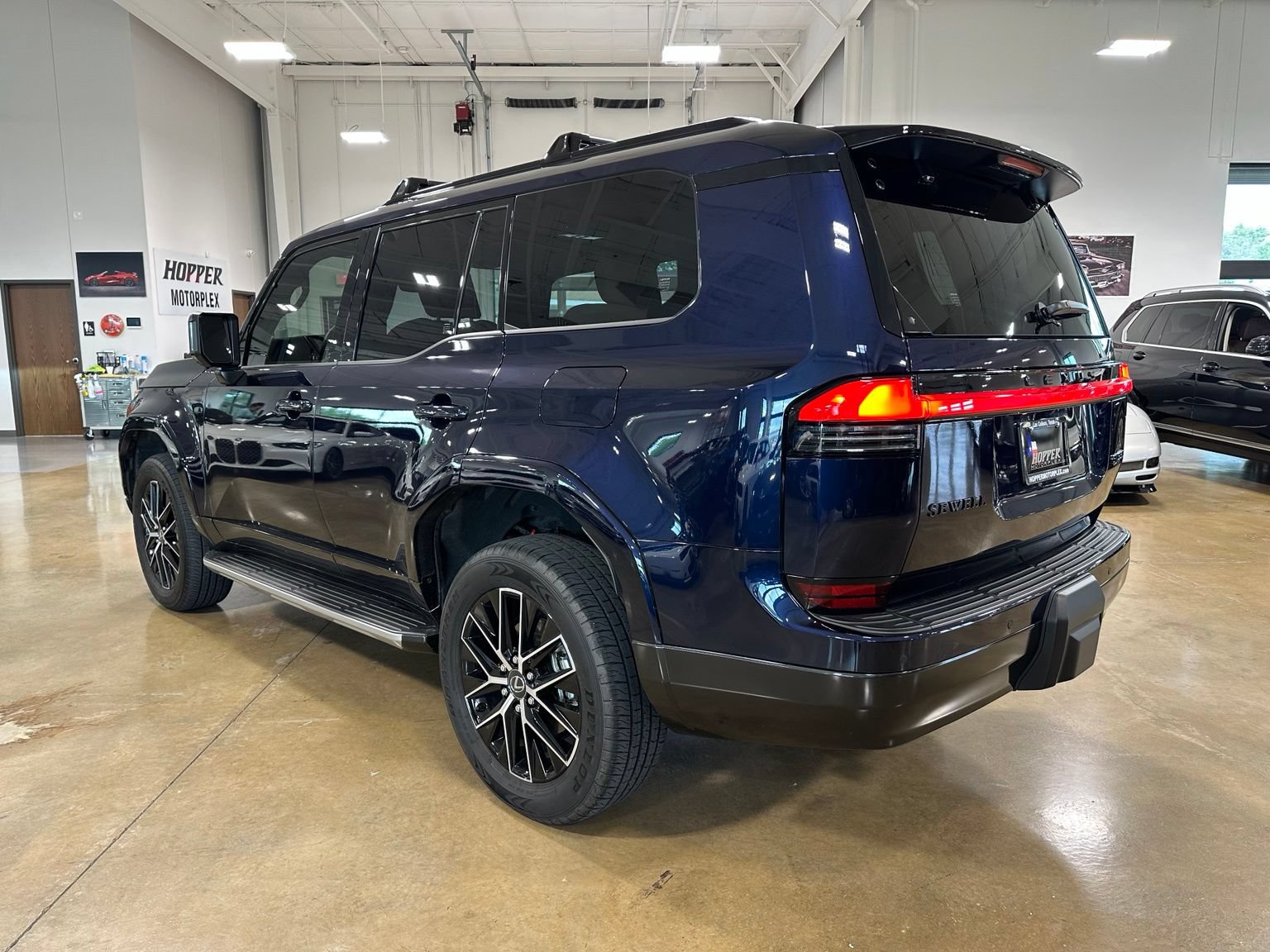 Used 2026 Lexus GX 550 w/ Accessory Package (2T) AWD/4WD image 5