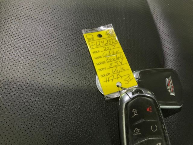 Used 2017 Cadillac Escalade ESV Luxury AWD/4WD image 18